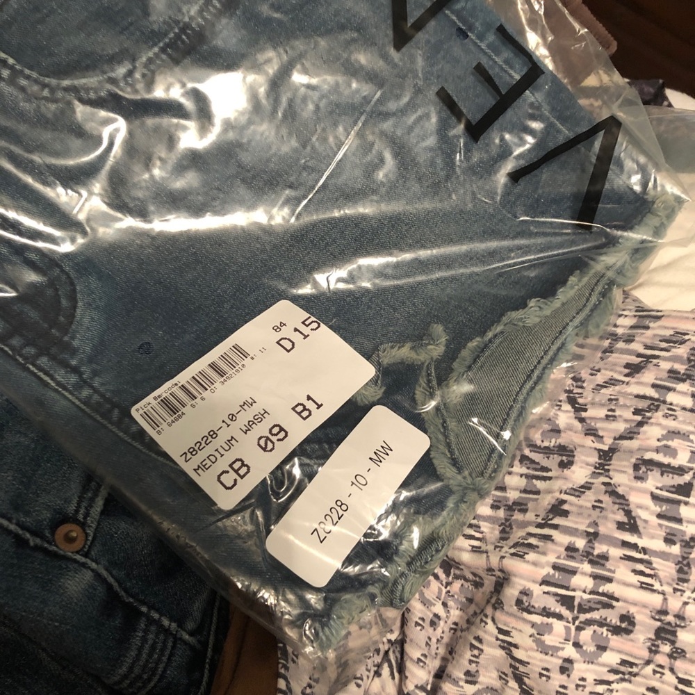 NWT VENUS curt off shorts